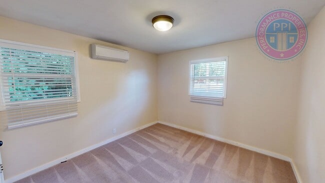 Building Photo - OREGON CITY / DEPOSIT FREE MOVE IN WITH OB...