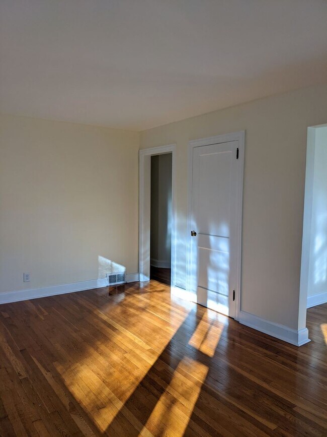 Building Photo - Beautiful Asheville Rental in the Malvern Hills Neighborhood!
