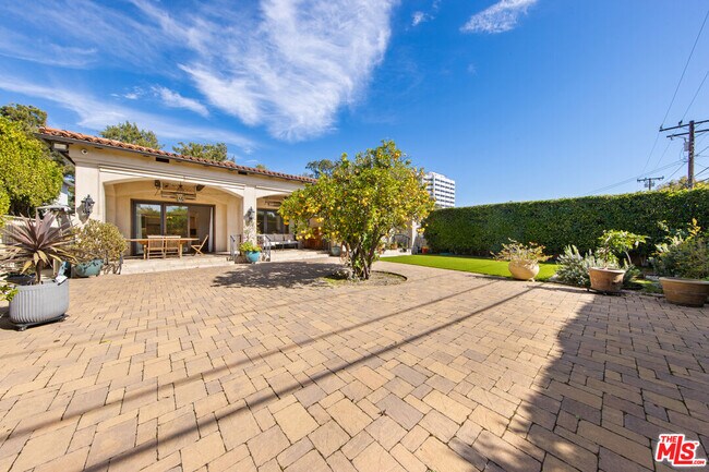 Building Photo - 1148 Centinela Ave