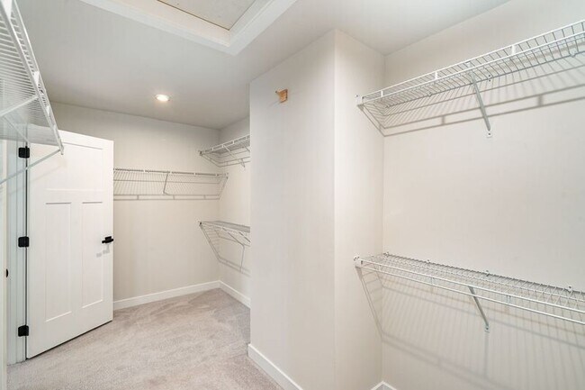 Building Photo - 1216 City View Ln