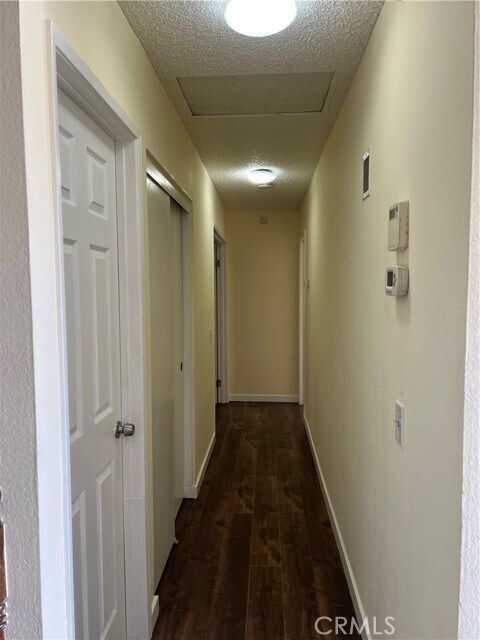 Building Photo - 924 N Quince Ave