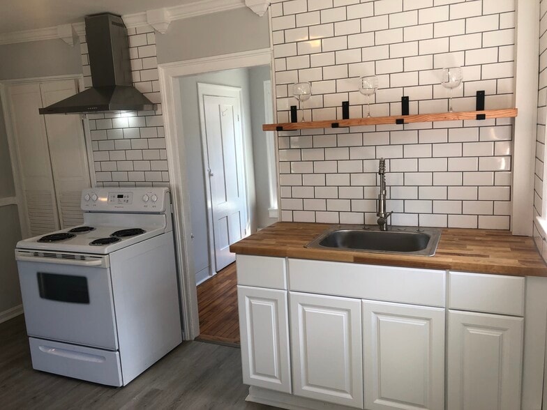 Renovated kitchen - 127 Front St