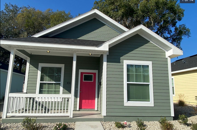 Primary Photo - 3 BEDROOM 2 BATH HOME