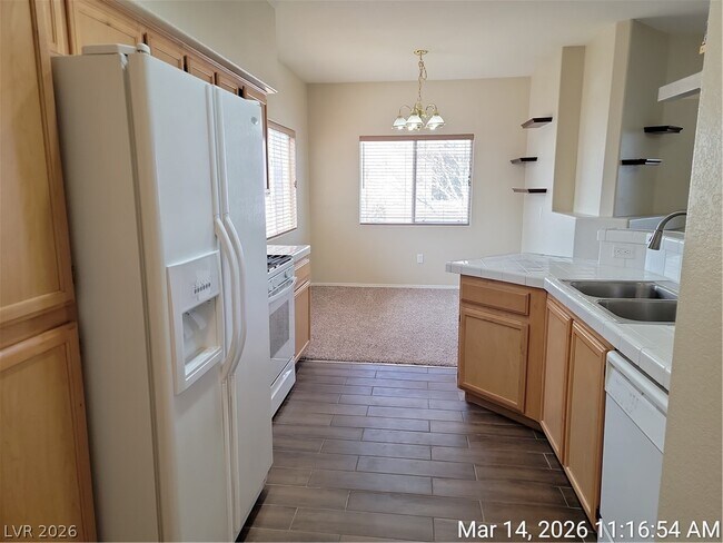 Building Photo - 1050 E Cactus Ave