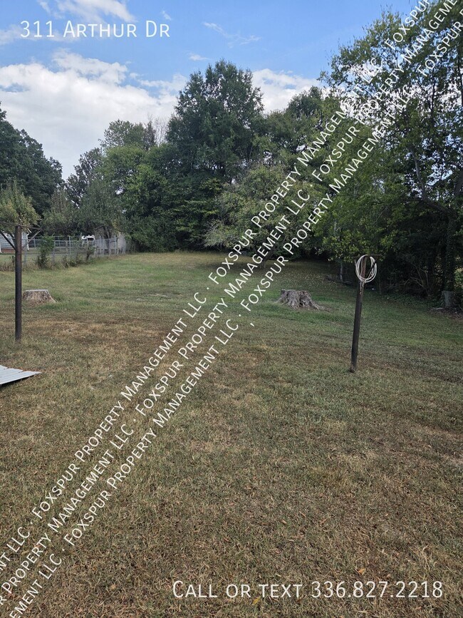 Building Photo - 311 Arthur Dr