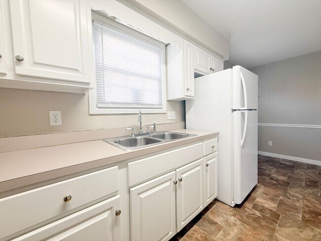 Building Photo - 42 Eastgate Cir