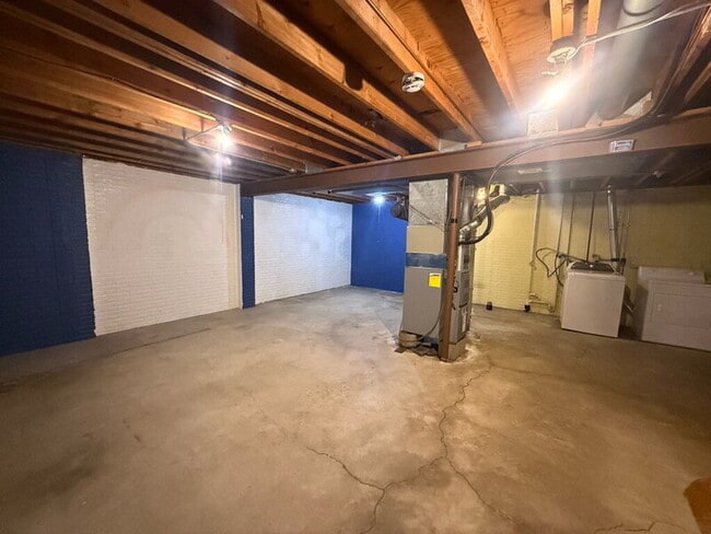 Building Photo - 2843 SE 20th St