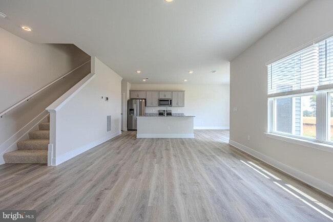 Building Photo - 115 Haida Ln