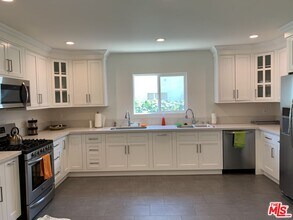 Building Photo - 1123 S Clark Dr