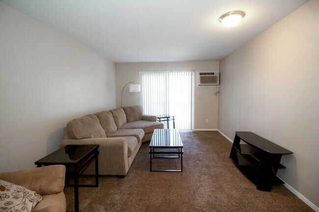 Interior Photo - 1500 Hancock Dr