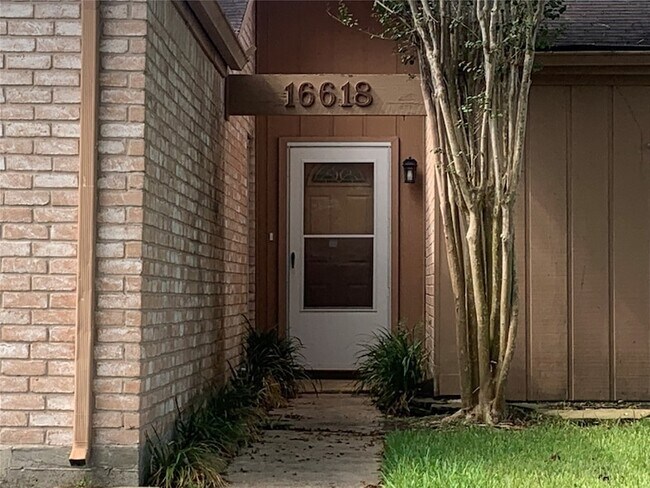 Building Photo - 16618 Oxnard Ln