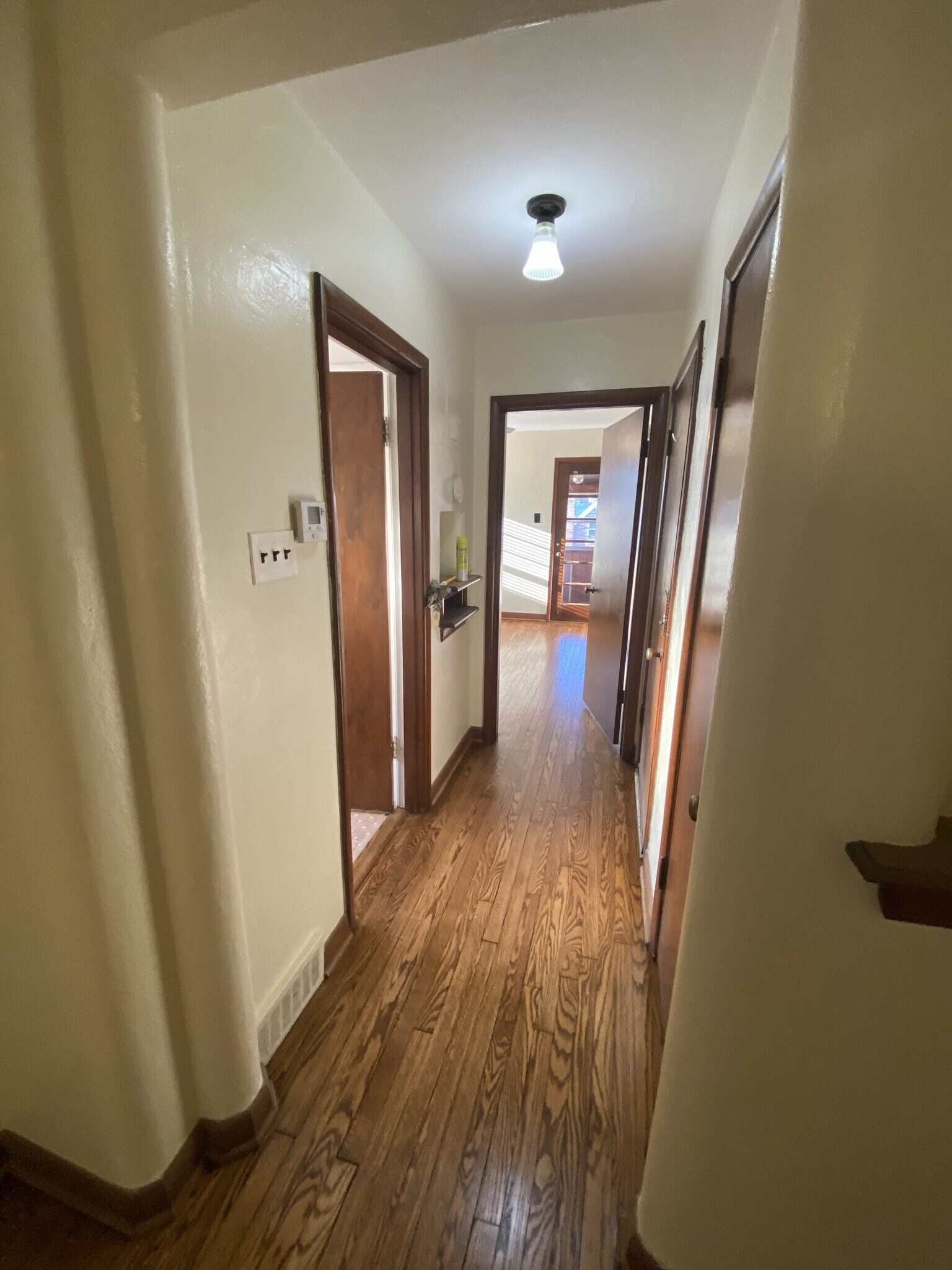 Short Hallway - 5471 Loughborough Ave
