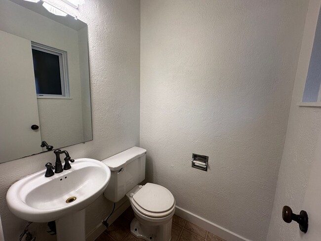 Building Photo - *Coming soon* 3 Bedroom 1.5 Bath Single Family Home