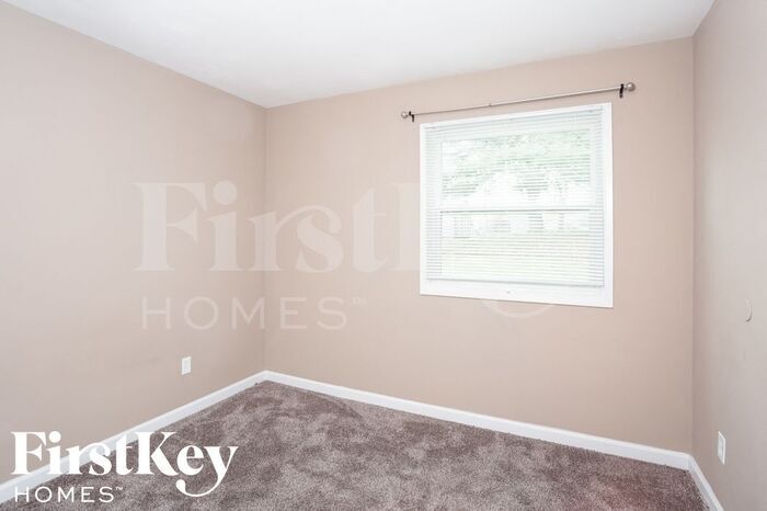 Building Photo - 4940 Marchwood Dr