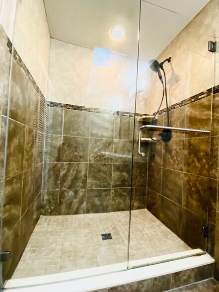 Building Photo - 13903 LAZY OAK DRIVE