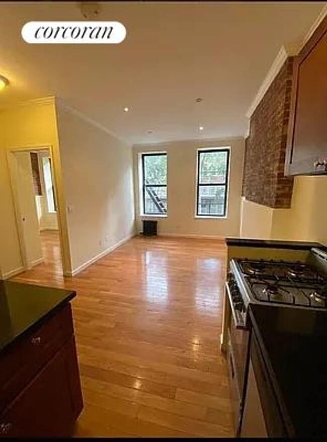 Primary Photo - 239 Henry St