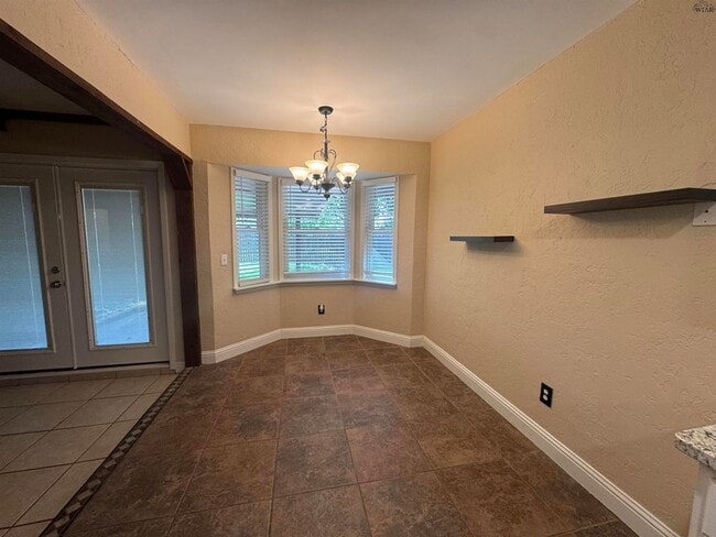 Building Photo - 2113 Selma Dr