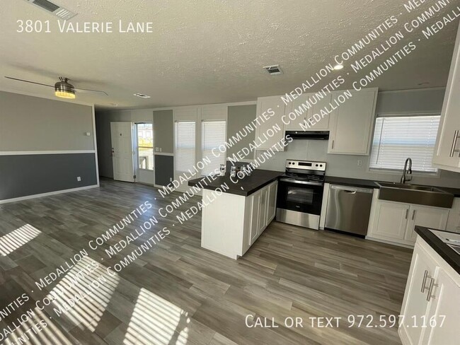 Building Photo - 3801 Valerie Ln