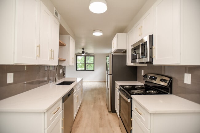 Building Photo - Farragut Flats