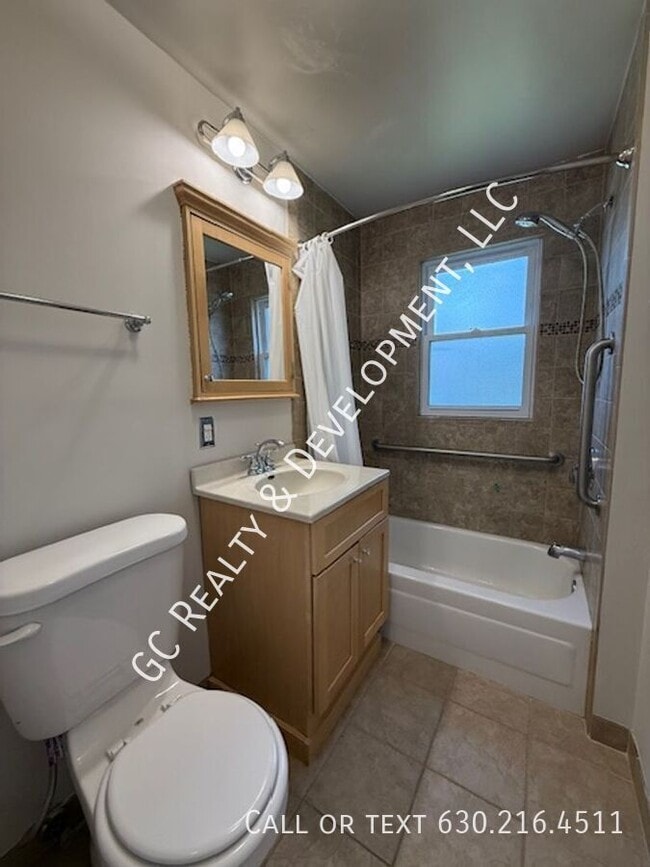 Building Photo - 837 7th Ave