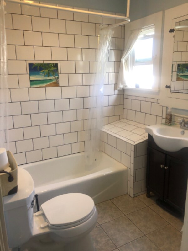 Building Photo - 102 S Balcom Ave