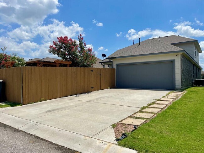 Building Photo - 708 Bridle Creek Dr
