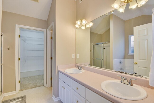 Building Photo - 703 Cannock Loop