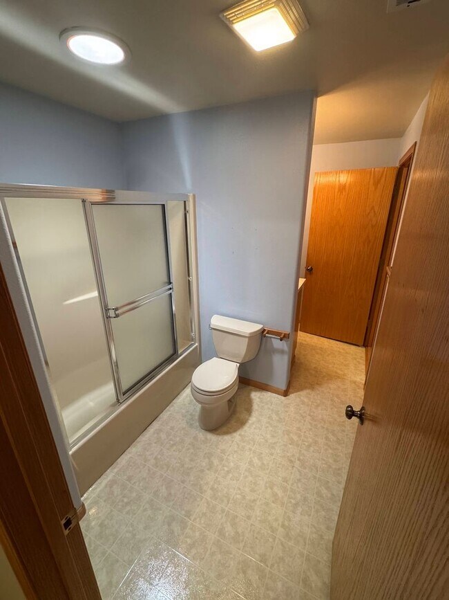 Building Photo - 3 Bedroom Home in College Hill Neighborhood