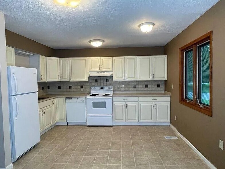 Building Photo - 5722 Ridgeway Dr
