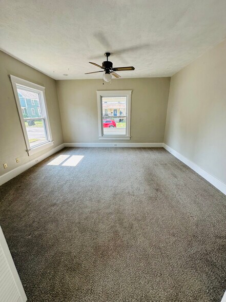 Building Photo - 121 Lincoln Ct