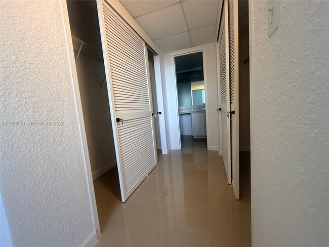 Building Photo - 4001 S Ocean Dr