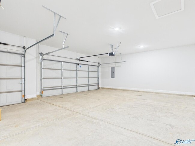 Building Photo - 104 Clift Crk Dr