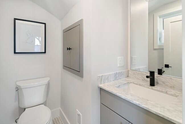 Building Photo - 315 Pearl St