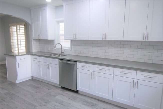 Building Photo - BB LLC - Savona Walk