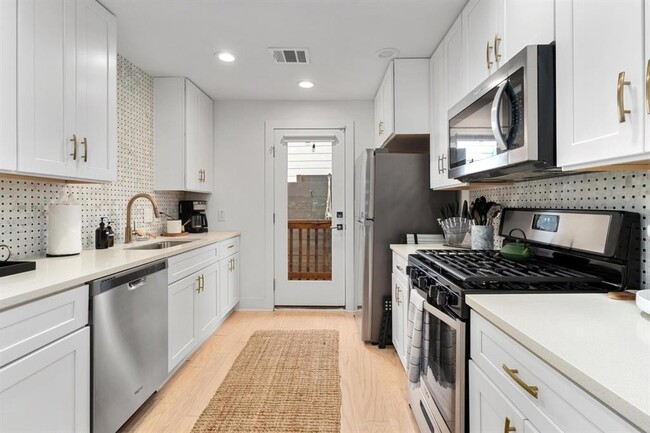 Building Photo - 3005 Kuhlman Ave