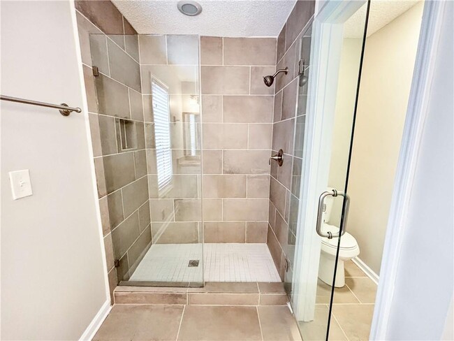 Building Photo - 1543 Hillhaven Dr