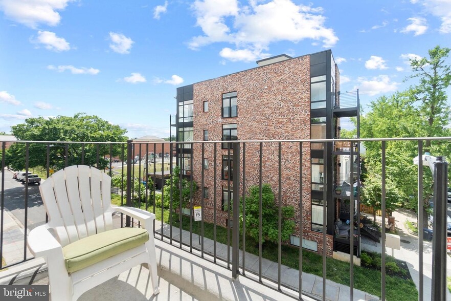 Balcony off master bedroom - 655 16th St NE