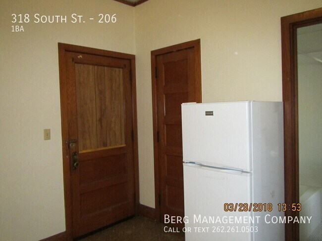 Building Photo - 318 South St