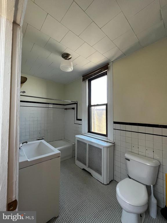 Building Photo - 921 Christian St
