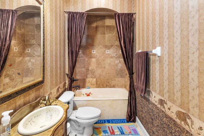 Building Photo - Executive Gainesville Rental: Custom 4 Sui...
