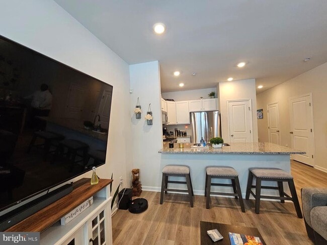 Building Photo - 33 Alexander Wy