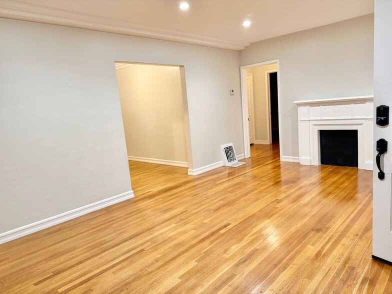 Building Photo - 1744 Huntington Dr
