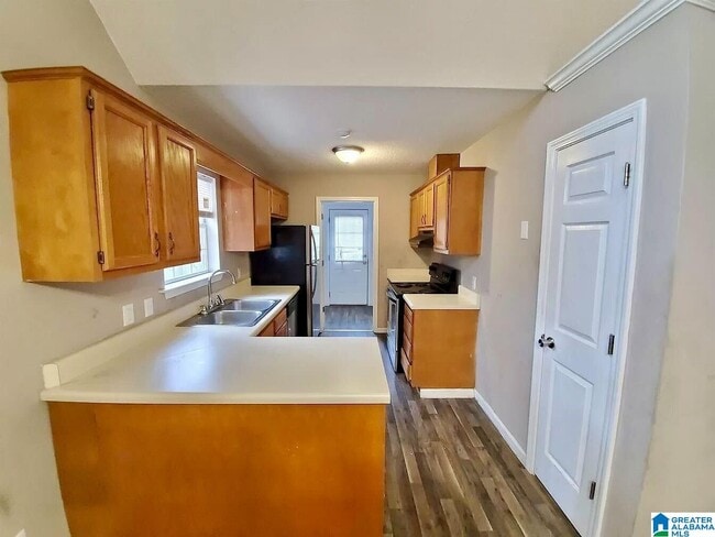 Building Photo - 620 15th Ave NW