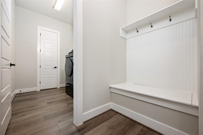 Building Photo - 204 Roseleaf Ct