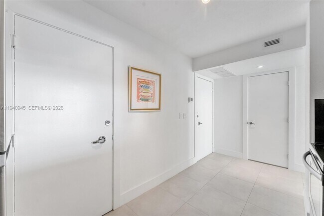 Building Photo - 6770 Indian Creek Dr