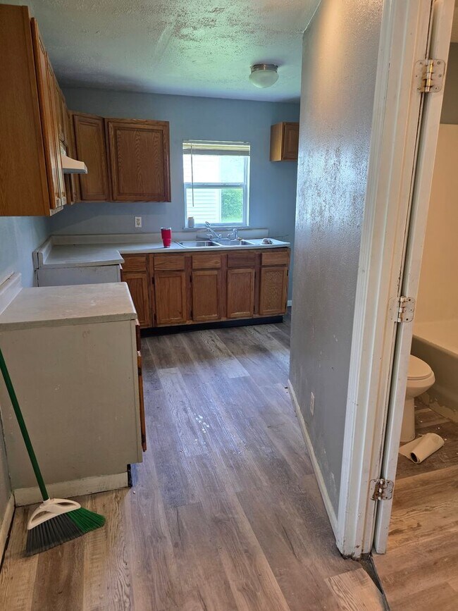 Building Photo - Spacious 3BD