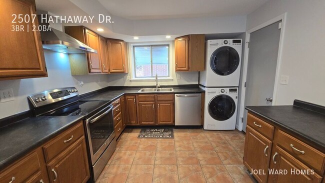 Building Photo - 2507 Hathaway Dr