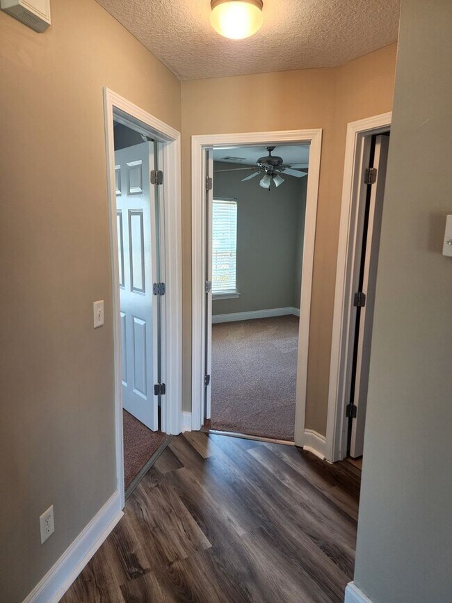 Building Photo - 114 Miller St NE