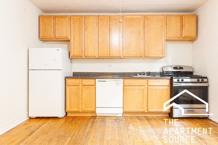 Primary Photo - 2129 N Dayton St