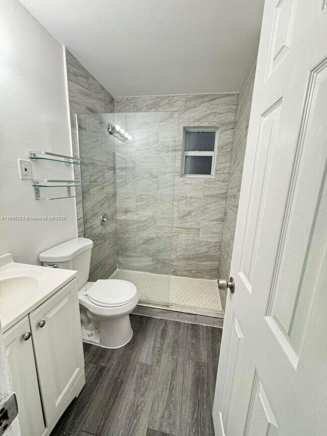 Building Photo - 337 SE 23rd Ave